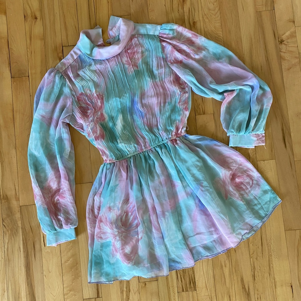 Vintage 80s floral mini dress with mock neck and long sleeves. Size S.